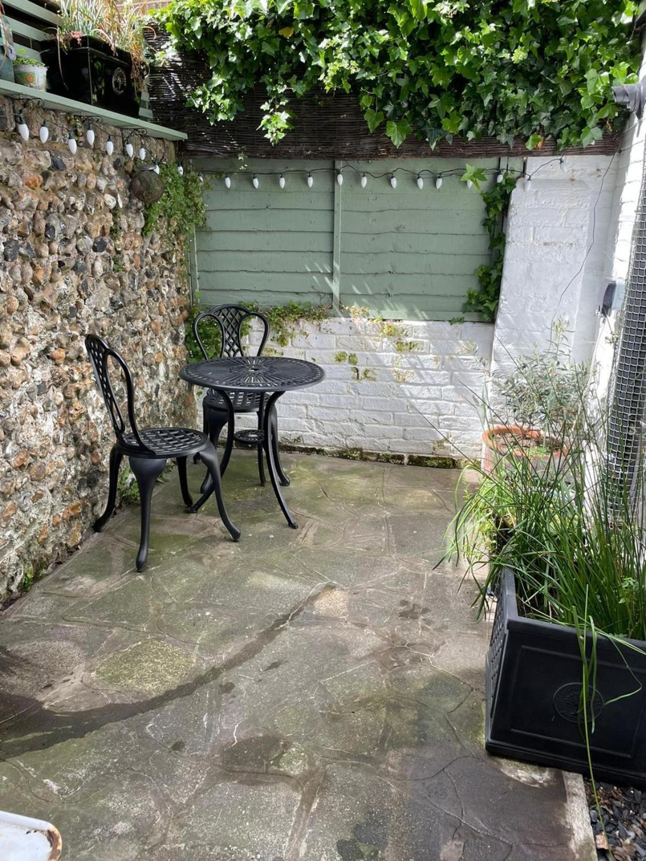 Alma - Cosy Romantic Retreat - Log Burner